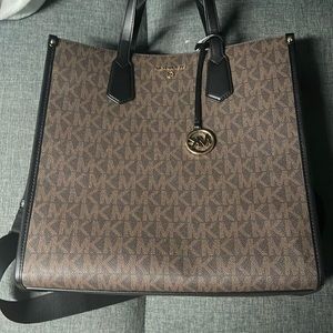 MK tote